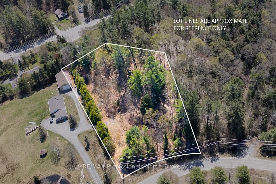 61 Clarkes Lane, Huntsville, ON P0B 1M0