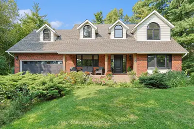 Detached in McNab/Braeside