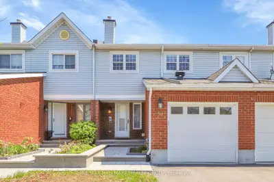 Att/Row/Townhouse in Hunt Club - South Keys and Area
