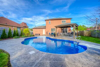 Detached in North Dumfries