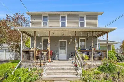 Detached in Russell