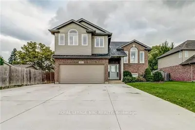 Detached in Niagara Falls