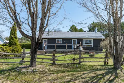 Detached in South Algonquin