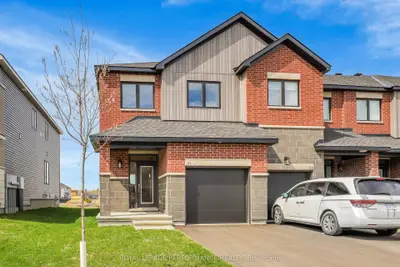 Att/Row/Townhouse in Blossom Park - Airport and Area
