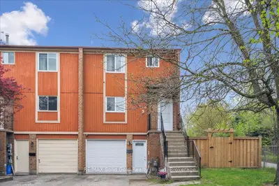 Att/Row/Townhouse in Waterloo
