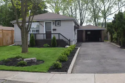 Detached in Niagara Falls