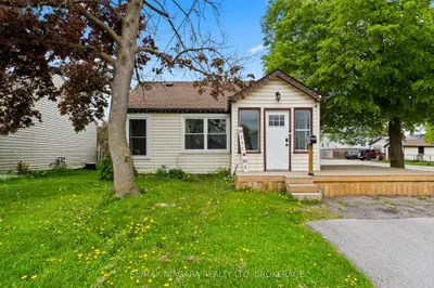 Detached in Niagara Falls