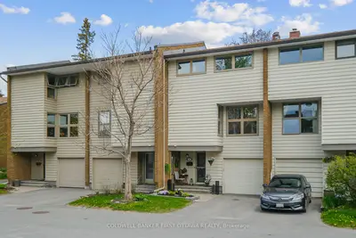 Condo Townhouse in Kanata