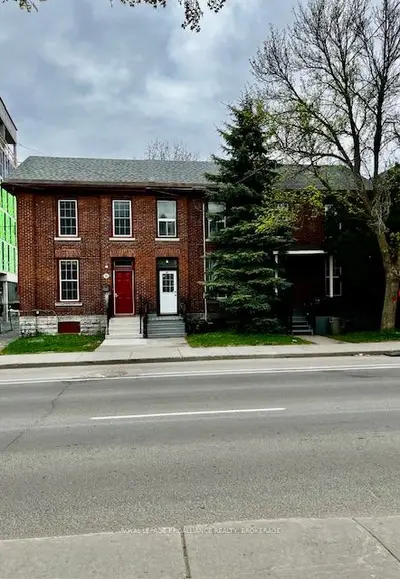 Att/Row/Townhouse in Kingston