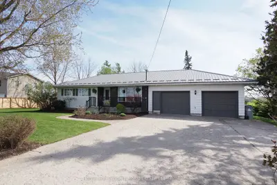 Detached in Perth East