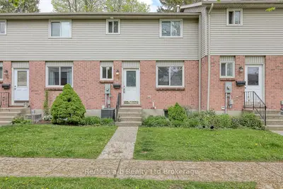 Condo Townhouse in Woodstock