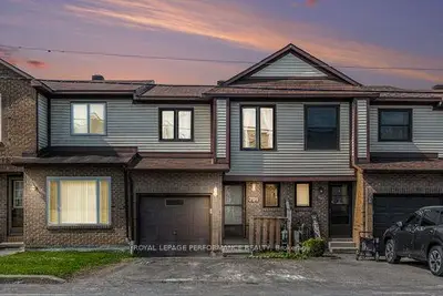 Att/Row/Townhouse in Casselman