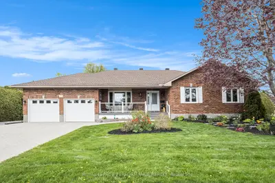 Detached in Russell