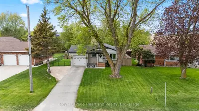 Detached in Minto