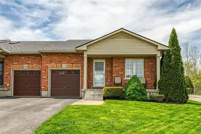 Att/Row/Townhouse in Brantford