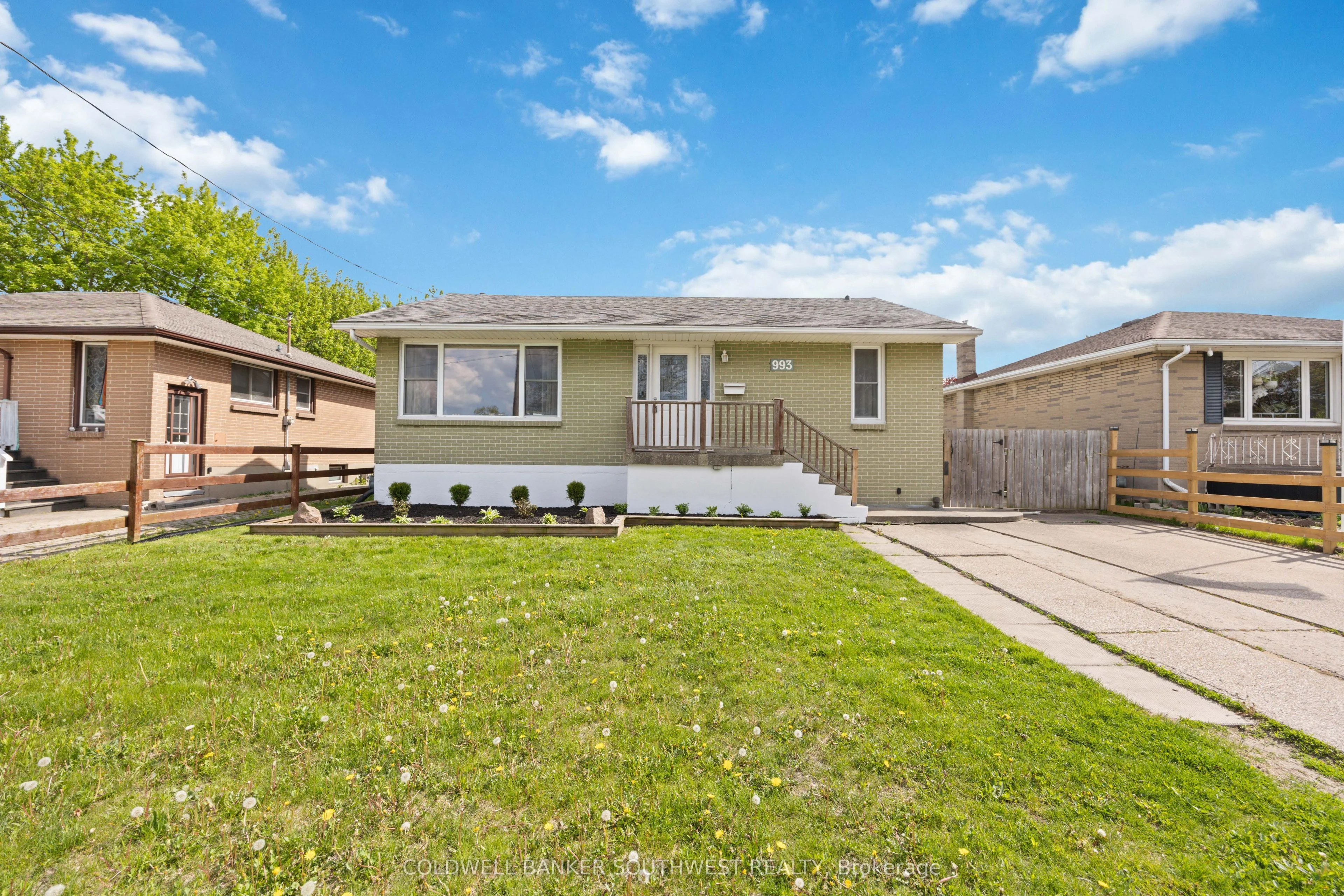 993 Wellington Street, Sarnia, ON N7S 1E2