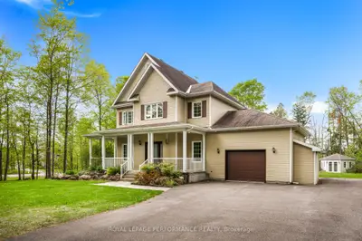 Detached in Champlain