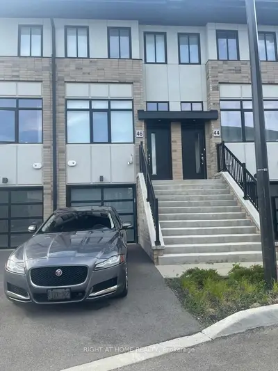 Condo Townhouse in Hamilton
