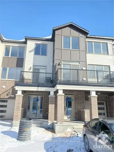 Att/Row/Townhouse in Manor Park - Cardinal Glen and Area