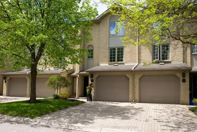Condo Townhouse in London South