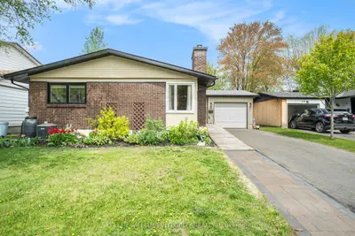 Detached in Beacon Hill North - South and Area