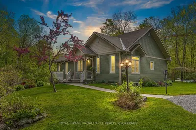 Detached in Frontenac