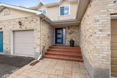 Att/Row/Townhouse in Stittsville - Munster - Richmond