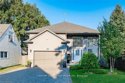 Detached in Niagara Falls