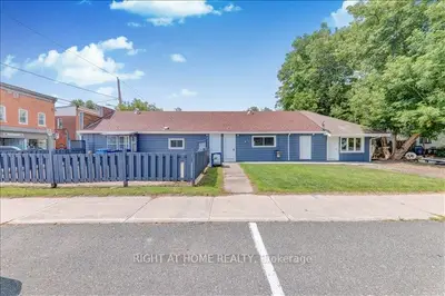 Multiplex in Havelock-Belmont-Methuen