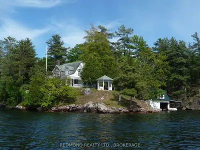 Detached in Front of Leeds & Seeleys Bay