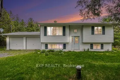Detached in Lanark Highlands