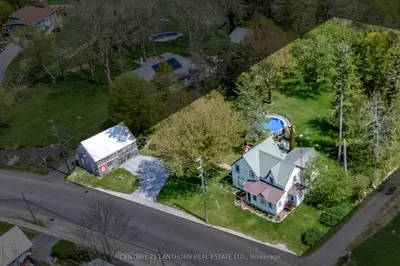 Detached in Prince Edward County
