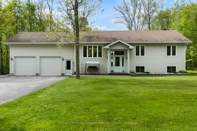 Detached in Montague