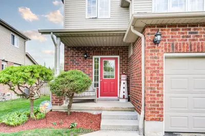 Semi-Detached in Wilmot
