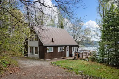 Detached in Hastings Highlands