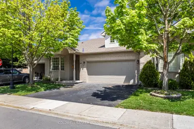 Condo Townhouse in Hamilton