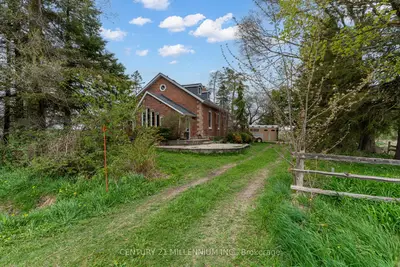 Rural Residential in Amaranth