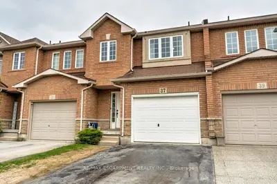 Att/Row/Townhouse in Hamilton