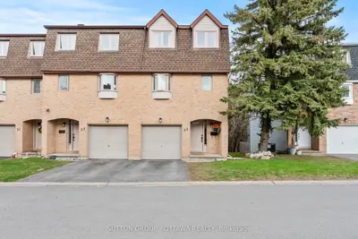 Condo Townhouse in Kanata