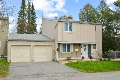 Condo Townhouse in Kanata