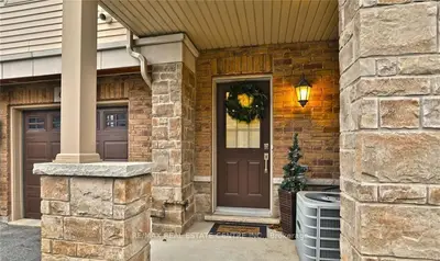 Att/Row/Townhouse in Grimsby