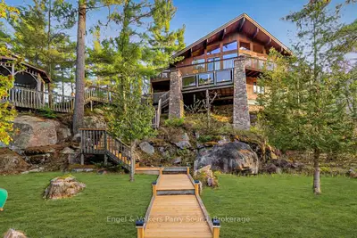 Detached in Carling