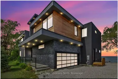 Detached in Blue Mountains