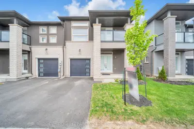 Condo Townhouse in Welland