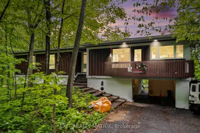 Detached in Beacon Hill North - South and Area