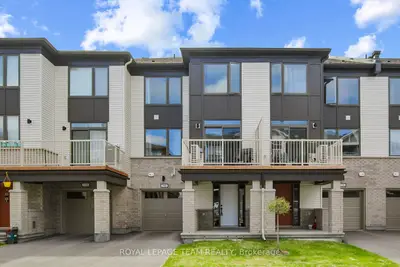 Att/Row/Townhouse in Barrhaven