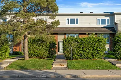 Att/Row/Townhouse in South of Baseline to Knoxdale