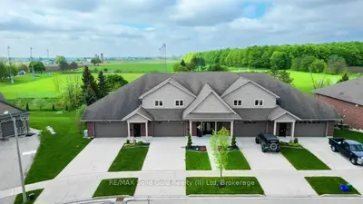 Condo Townhouse in Woolwich