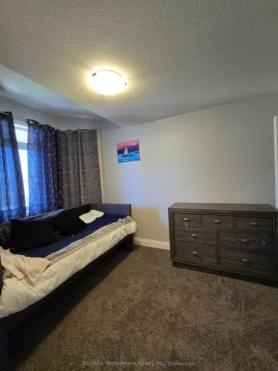 Semi-Detached in Minto
