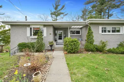 Detached in Parry Sound